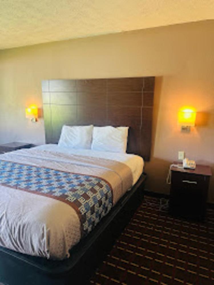 Governors Motel 2*